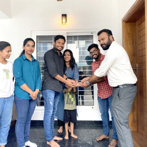 KEY HANDOVER CEREMONY: SIBIN & FAMILY