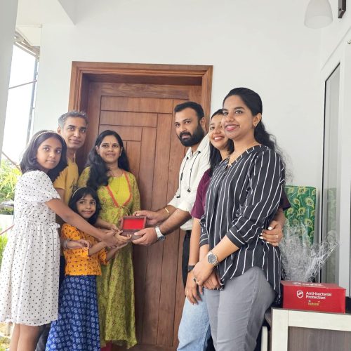 KEY HANDOVER CEREMONY:SUNIL CHELATT & FAMILY