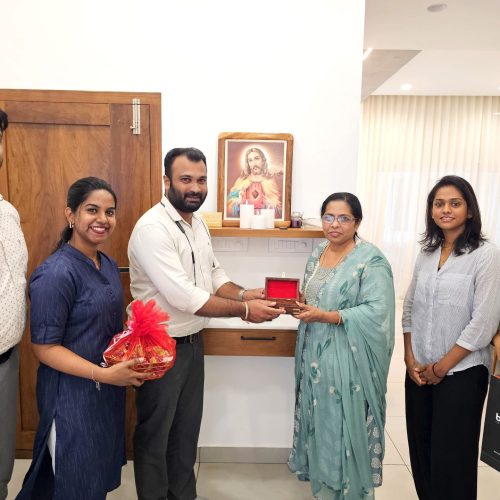 KEY HANDOVER CEREMONY:TELVIN & FAMILY